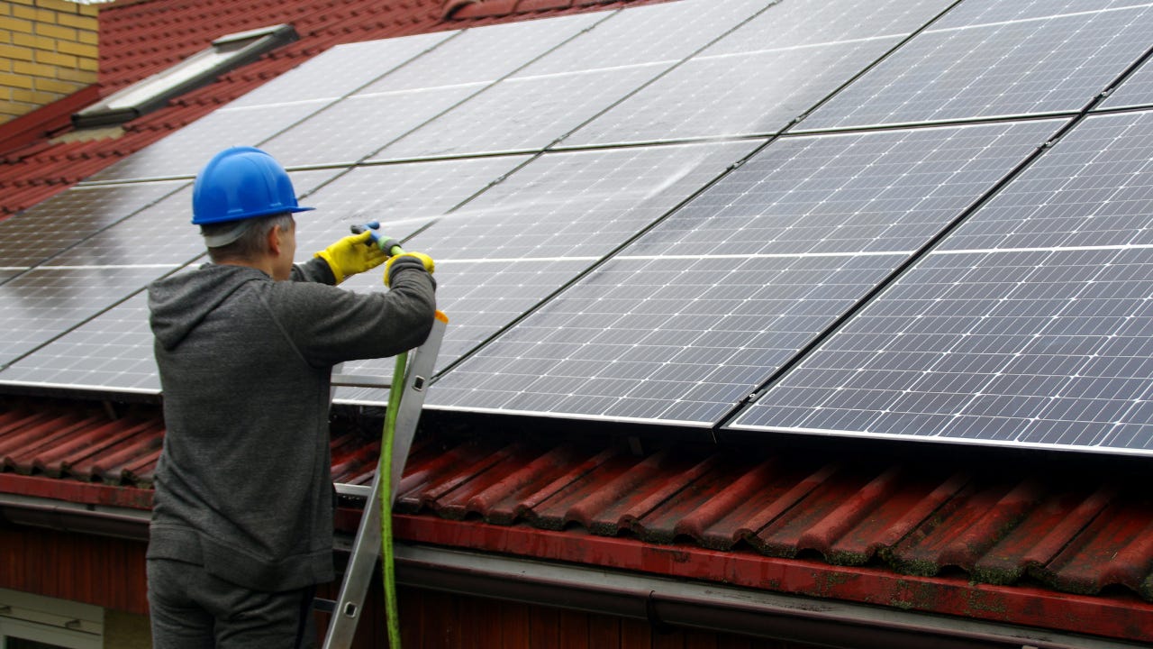 DIY Solar Panel Cleaning: Essential Tips for Efficiency