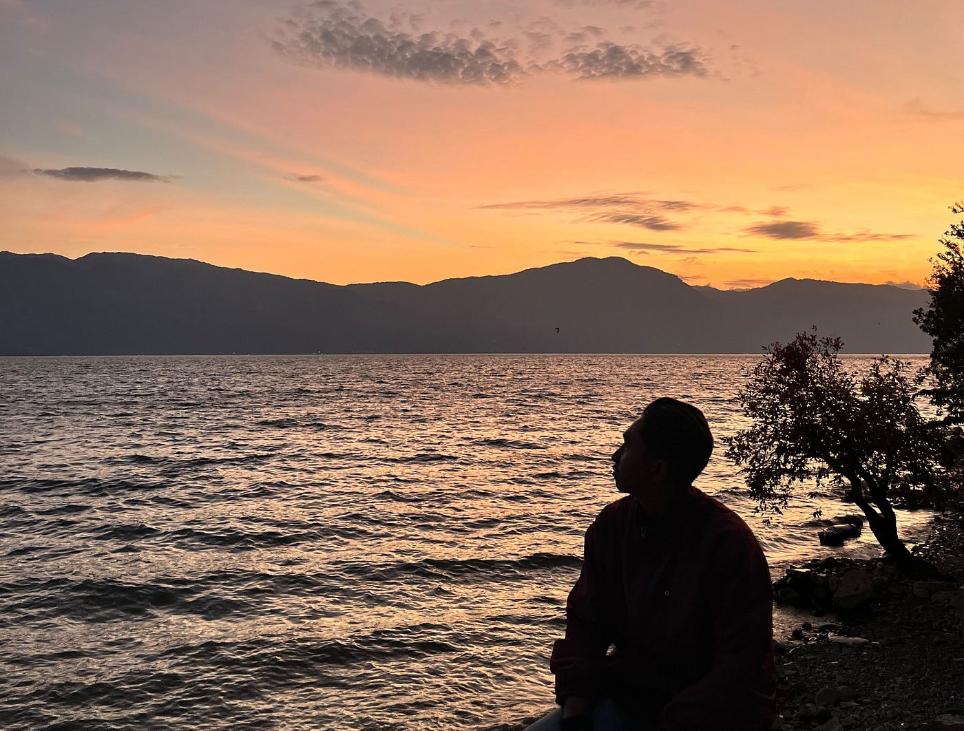 Kamu, Cakrawala, Dan Senja