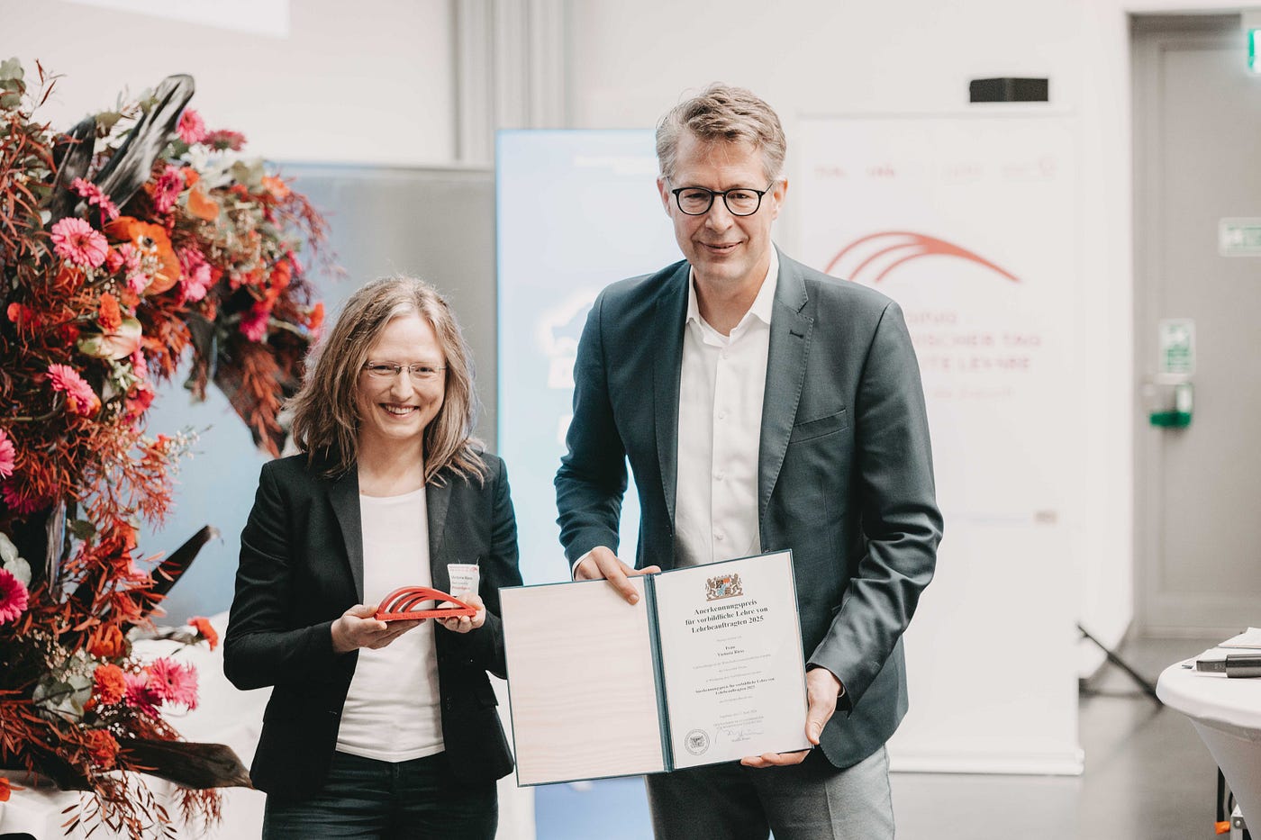 Victoria Riess first recipient of Preis für gute Lehre für Lehrbeauftragte from StMWK