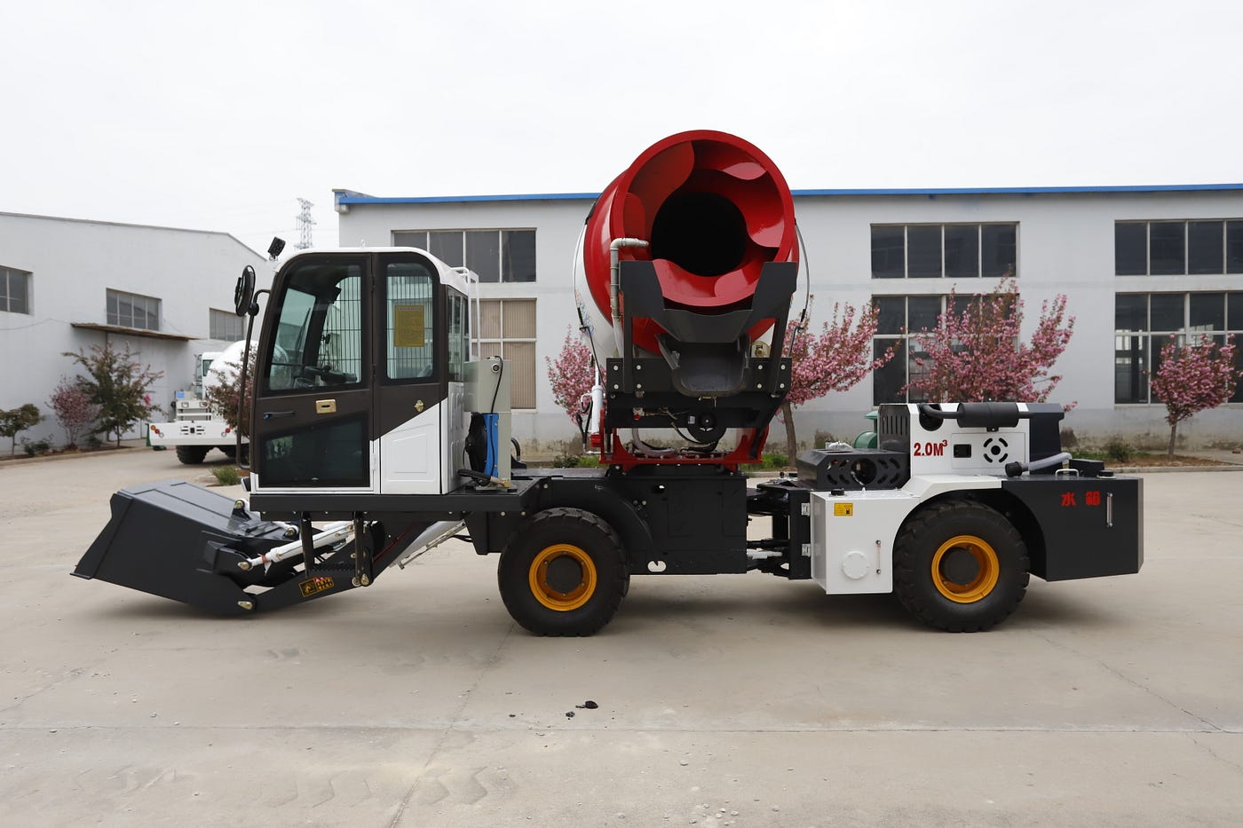 Self Loading Mobile Concrete Mixer