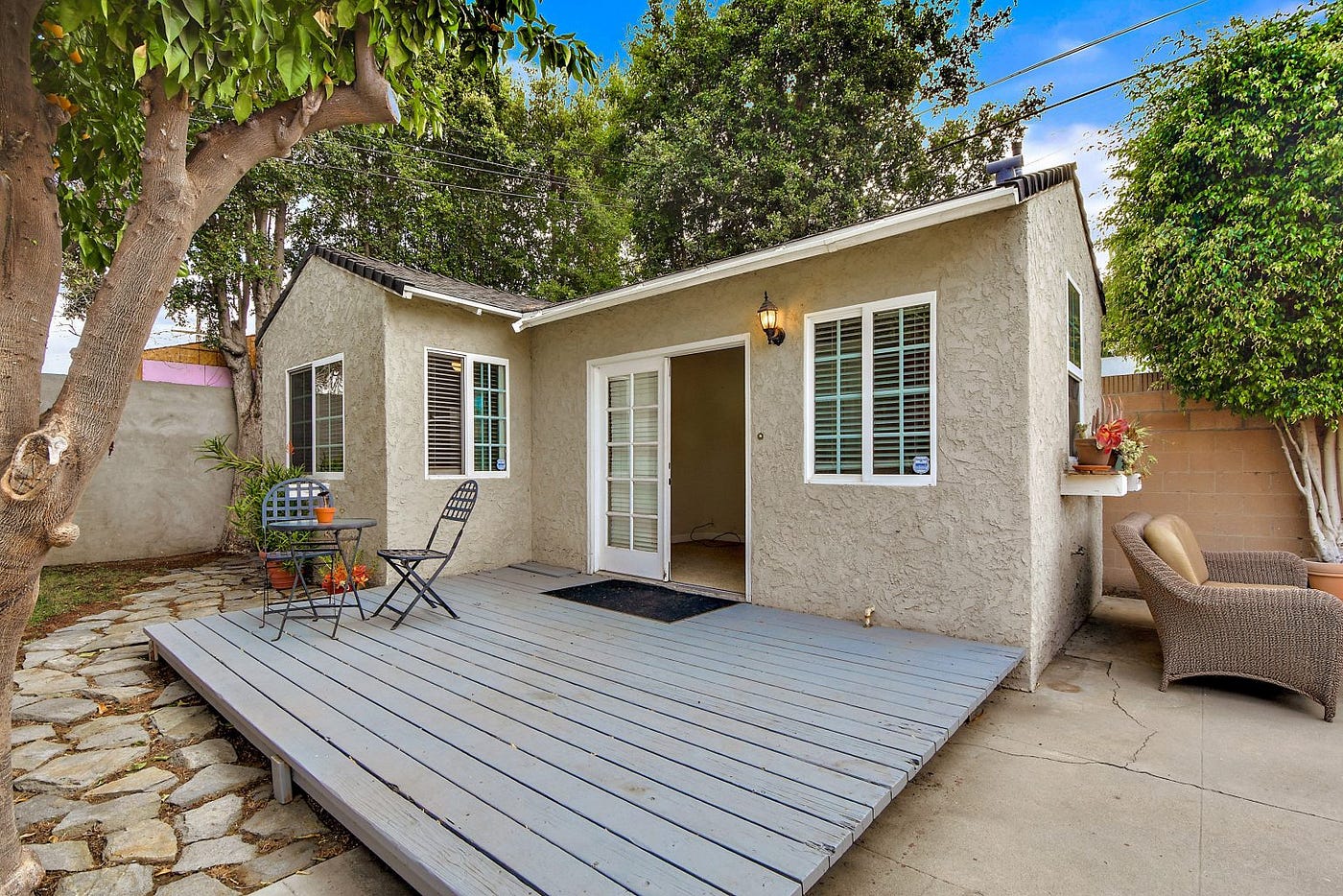 How Can Homeowners Successfully Build Secondary Housing Units on Backyards?