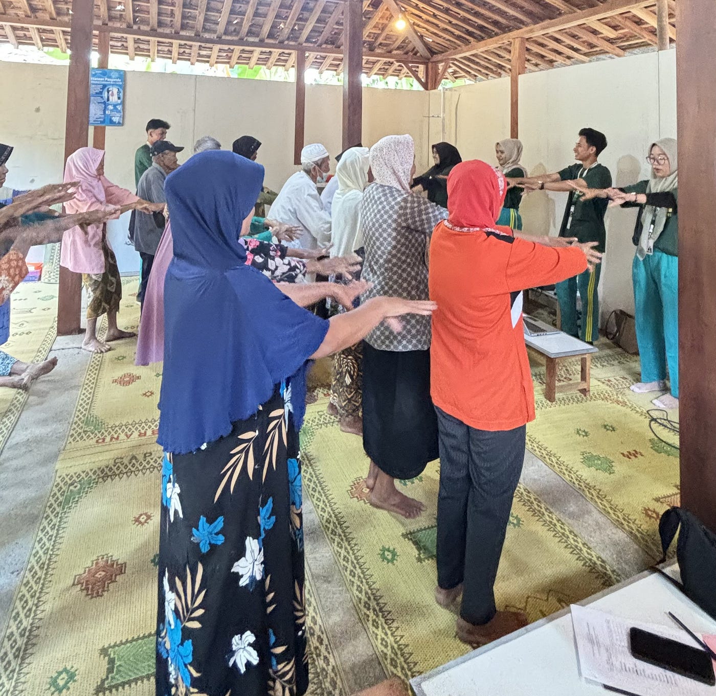 Pemberdayaan Lansia Melalui Senam Hipertensi: Upaya KKN 73 UNISA Yogyakarta untuk Kesehatan di Usia…