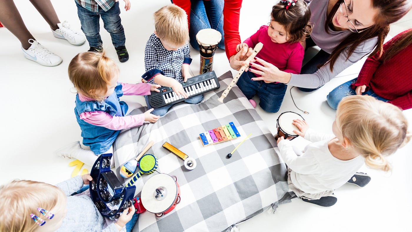 Metoda Orff în Educația Muzicală: O Abordare Creativă și Holistică