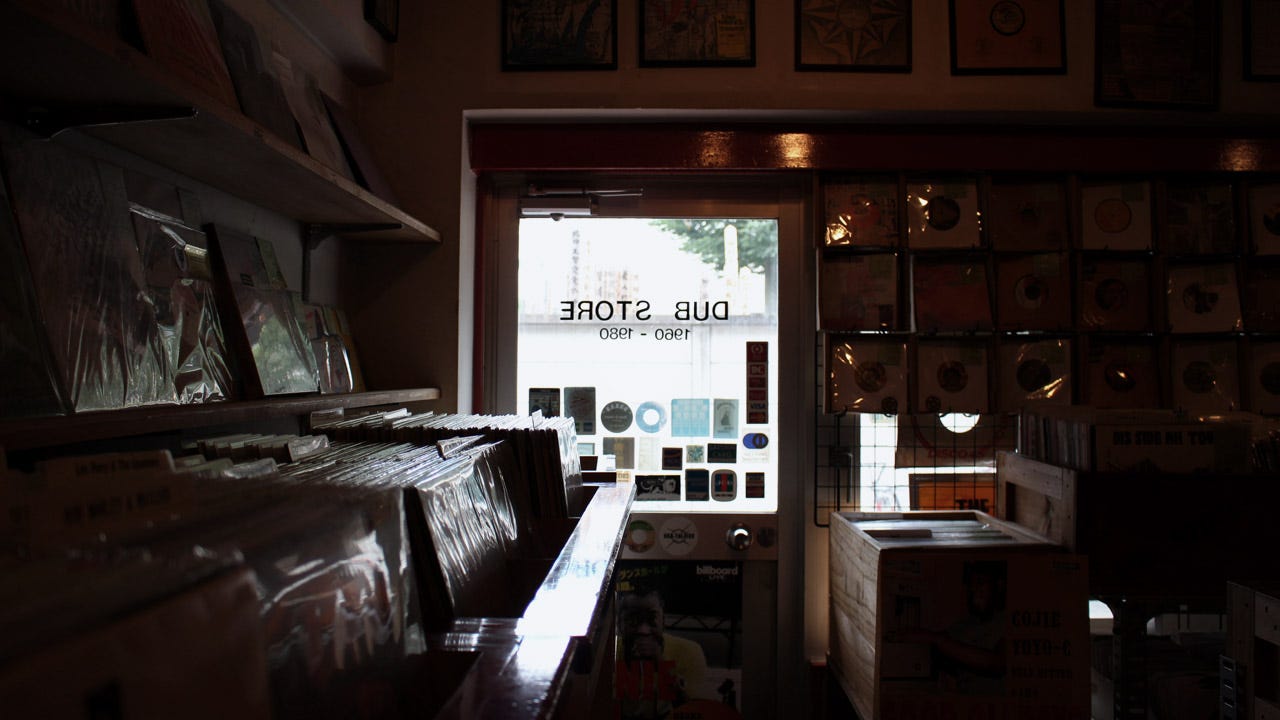 Dub Store — 東京のレゲエ老舗レコードショップがQRATESとStore