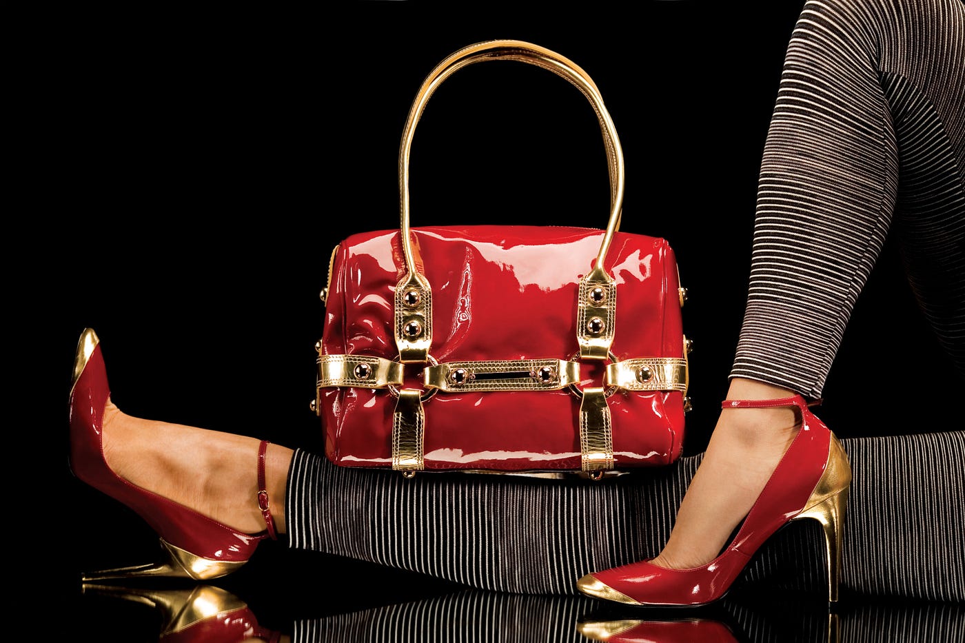 Effortless Elegance Must-Have Ladies Bags to Elevate Your Look, by  Rehmanatiqa, Jan, 2024