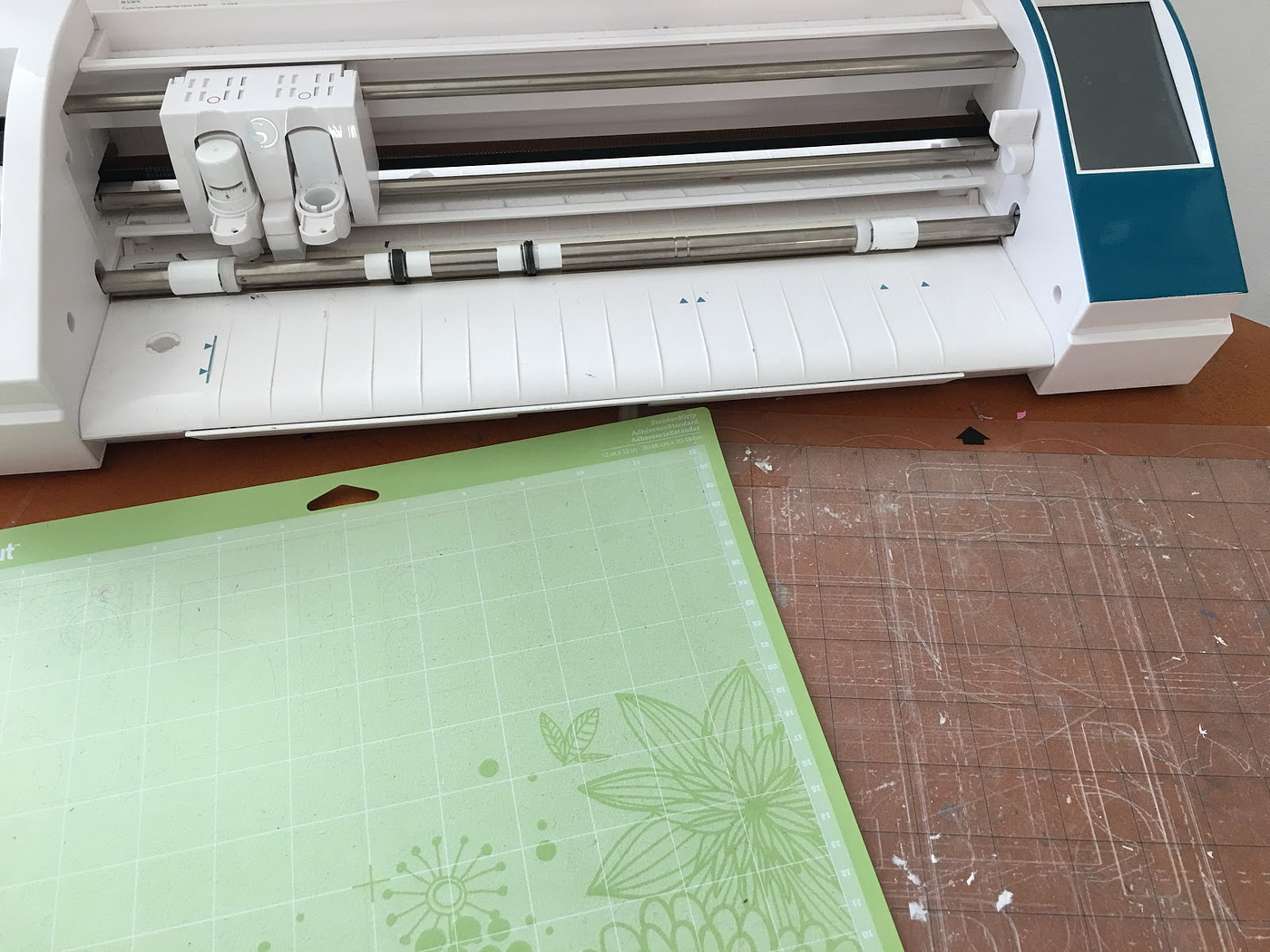 Cricut/Silhouette Cameo Standard Grip Cutting Mat (1 Mat - Green)