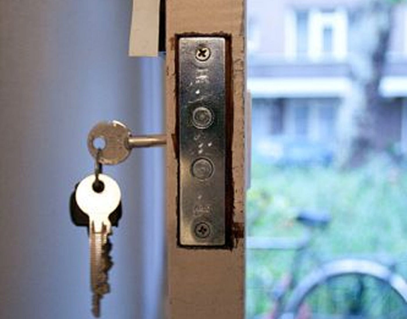 Change Locks in the Netherlands — Expert Guide by Locksmith Slotenmaker Lorenzo