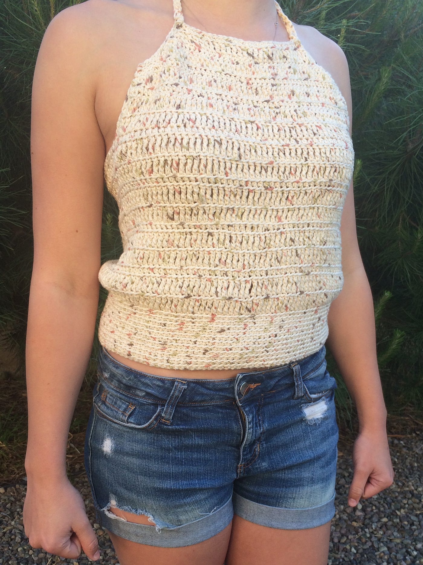 Simple Crochet Halter Top. Free Pattern and Video Tutorial