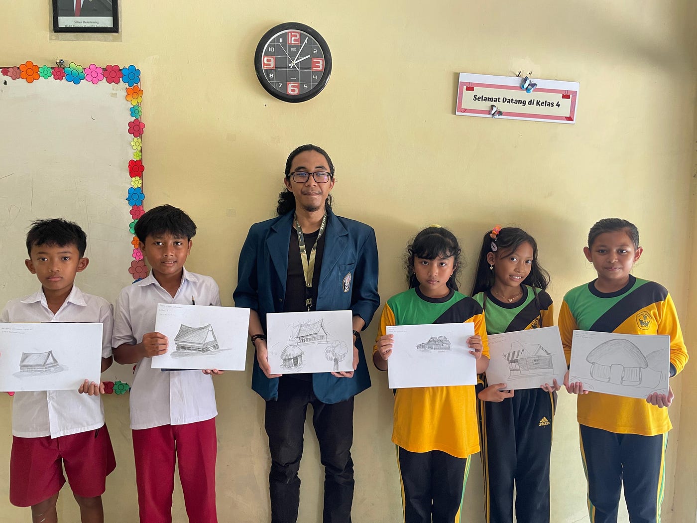 Kelas Sketsa Arsitektur Nyalakan Minat Seni Anak-anak SDN 02 Pulutan Kulon