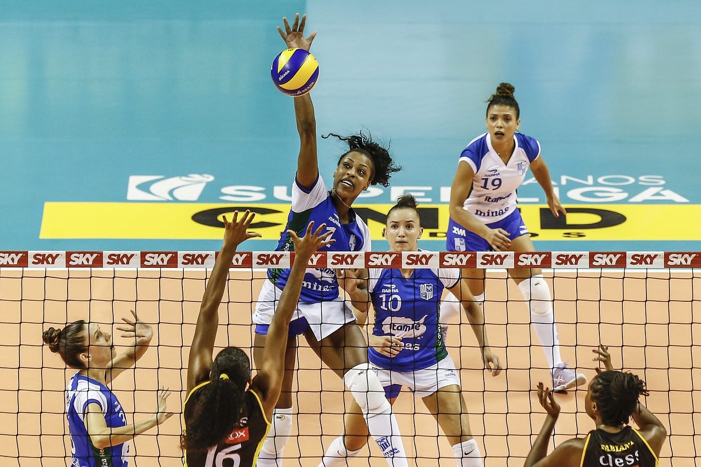 Superliga de vôlei acontecerá com portões fechados; Liga das Nações é adiada