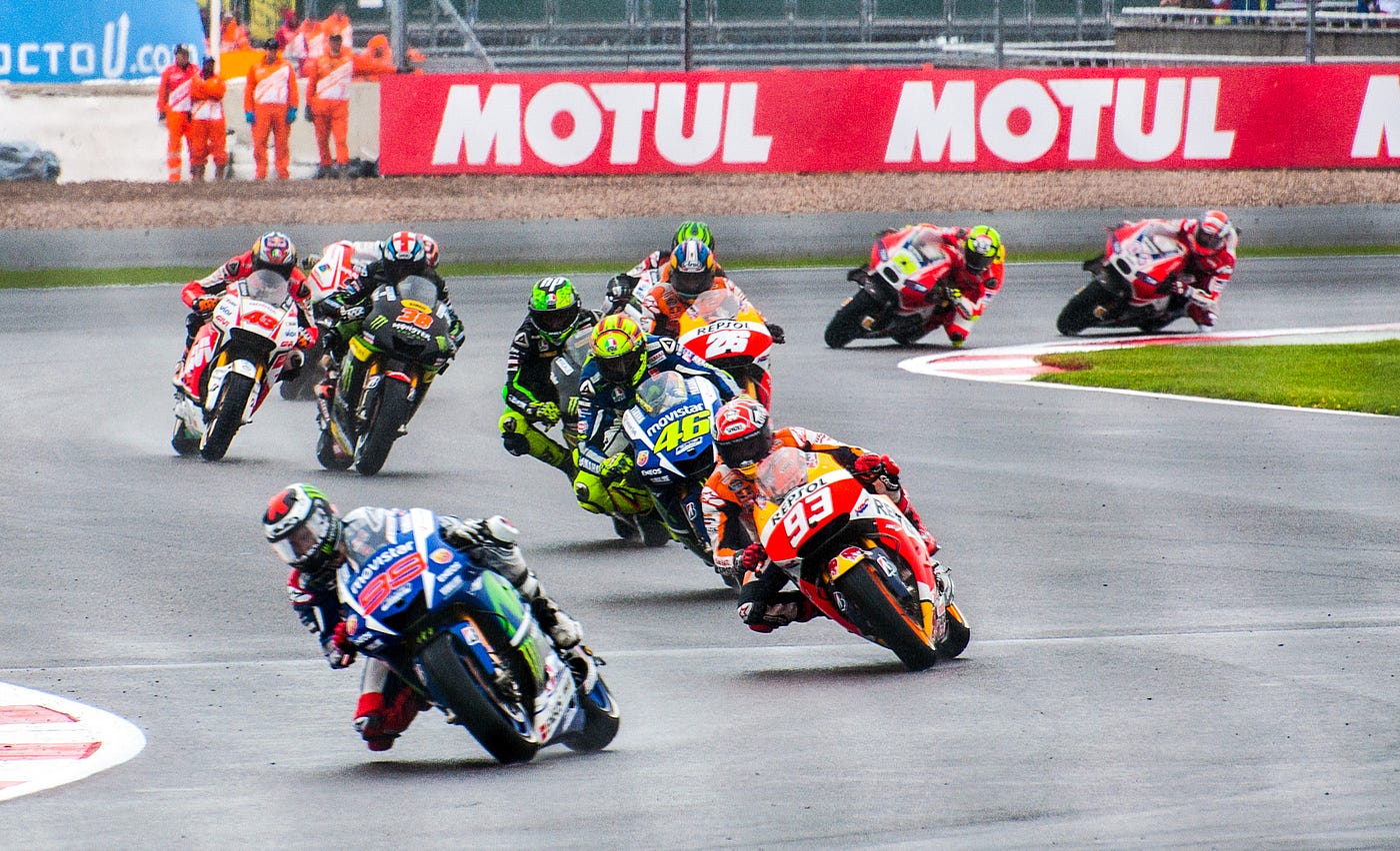 Nuovo regolamento MotoGP 2027: moto più piccole, più sfide per i piloti