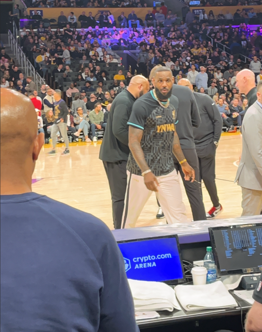 NBA 洛杉磯湖人主場Crypto.com Arena 看球心得- 莫力全Kyle Mo - Medium