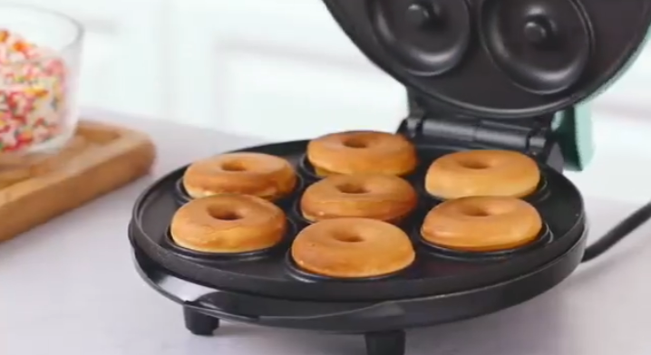 Mini Donut Maker Machine for Kid-Friendly Breakfast, Snacks, Desserts &  More with Non-stick Surface, Makes 7 Doughnuts - Aqua 