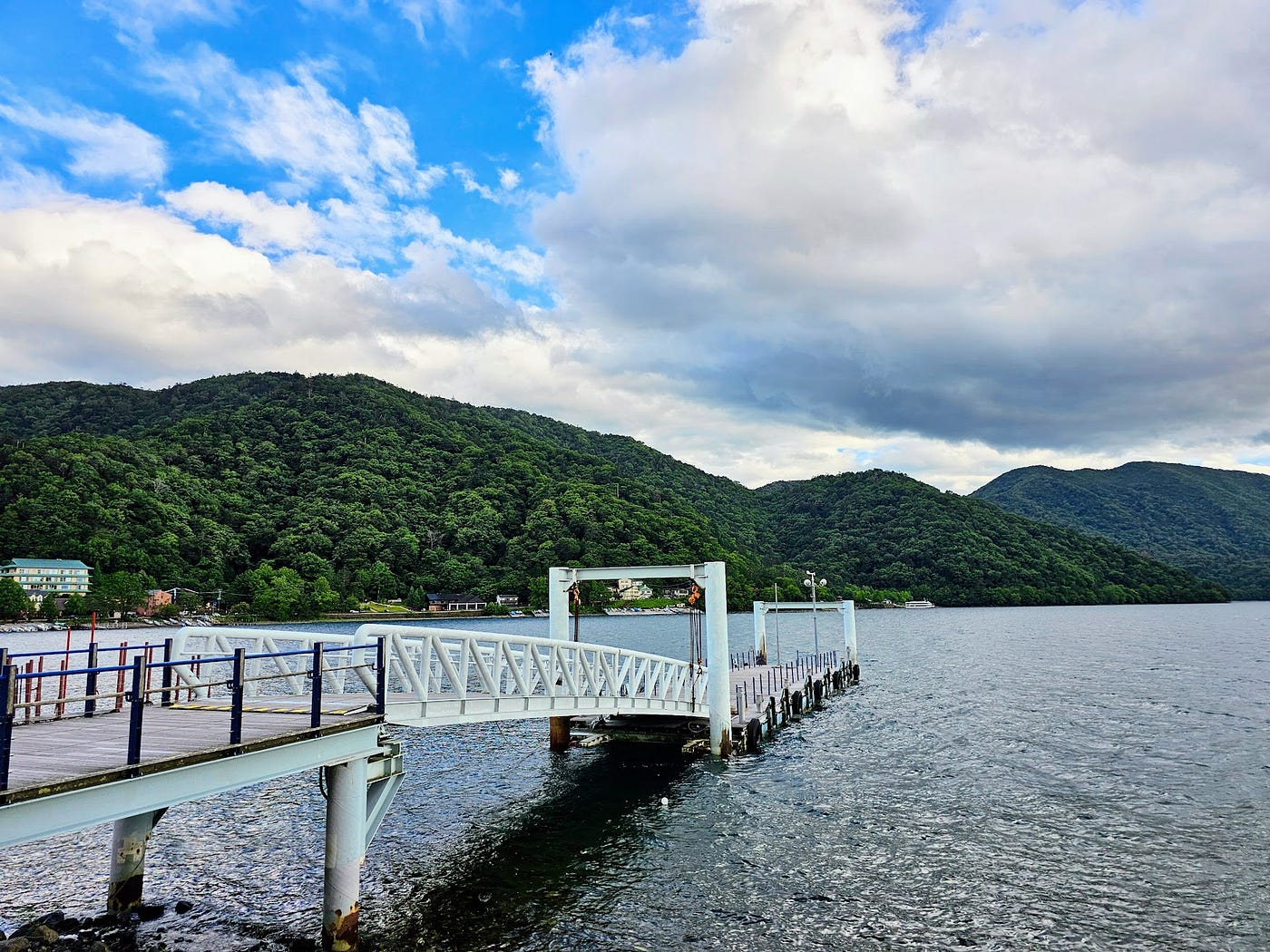 ท่าเรือ ferry ชมวิวรอบทะเลสาบ