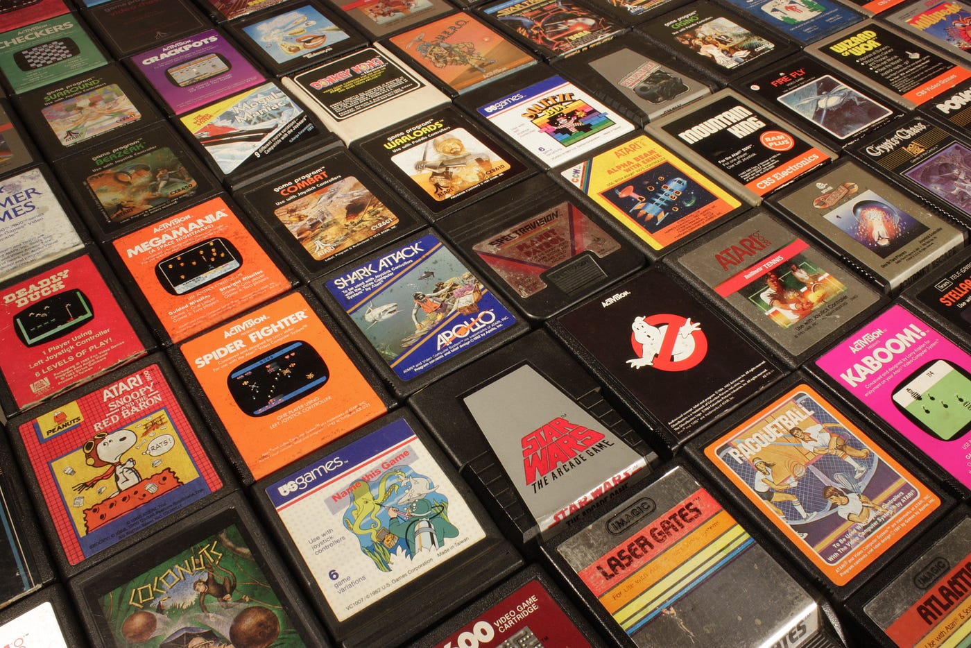 Dos cartuchos ao Blu-ray: a evolução e importância da mídia física nos videogames.