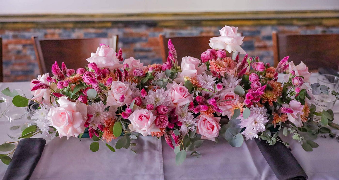 How Do The Wedding Florists Stick To Wedding Plans While Decorating?