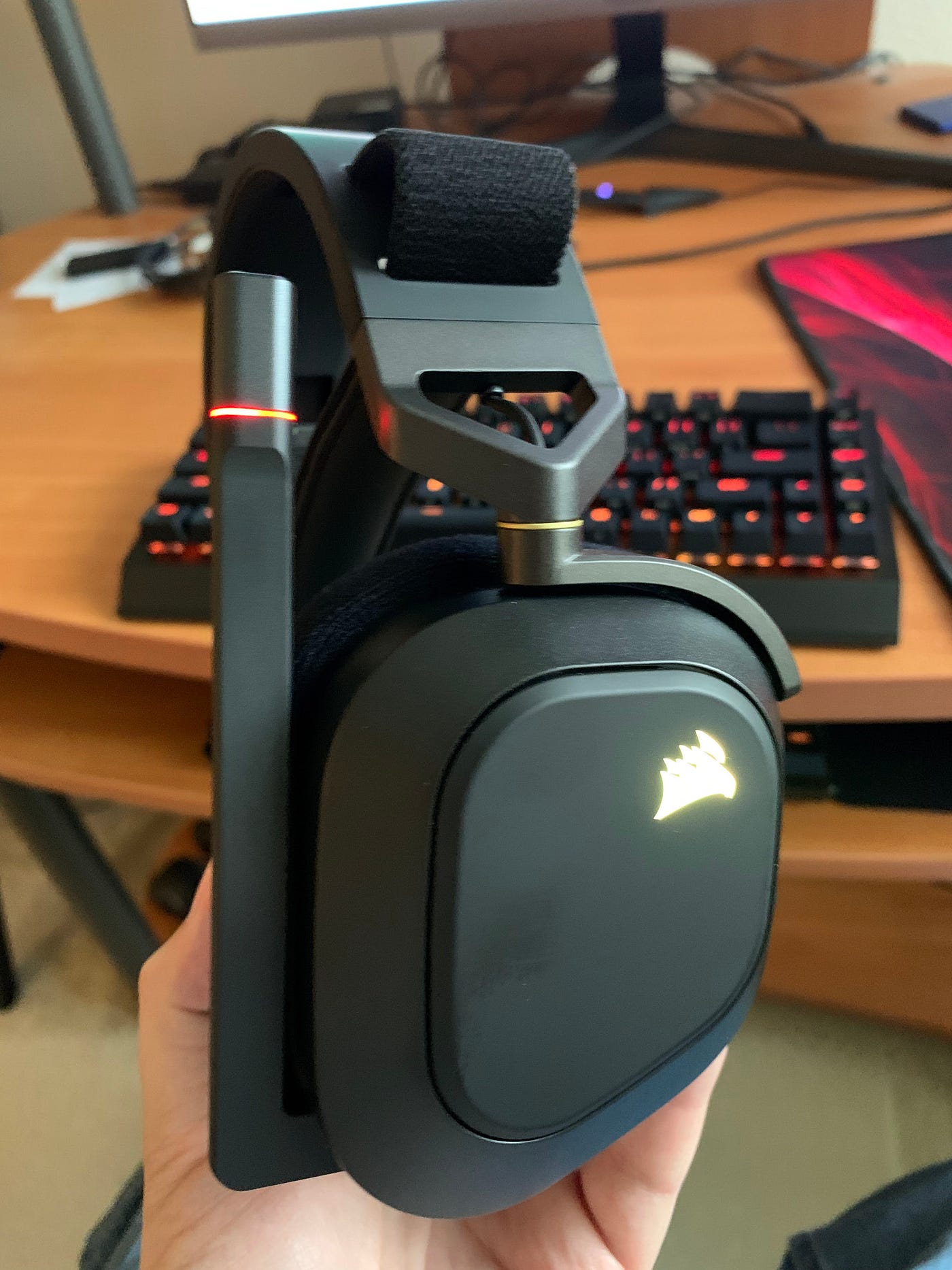 Corsair HS80 Wireless Gaming Headset Review, by Alex Rowe