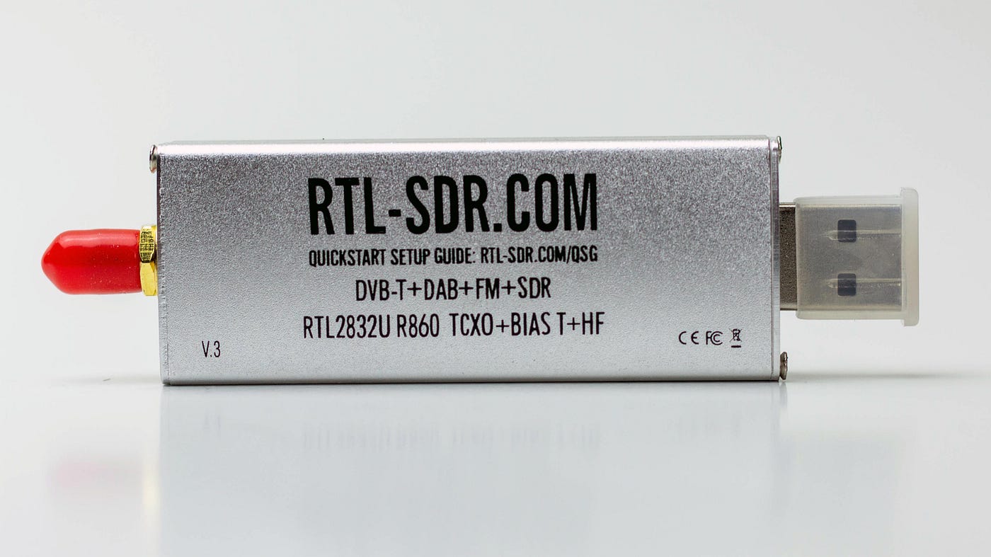 The measurements scenario with the RTL-SDR dongles, antennas and a