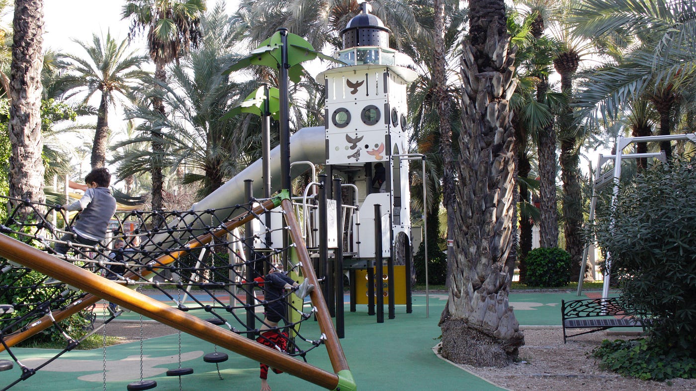 Así se fabrica y diseña un parque infantil, by Blanca Albaladejo Calderón