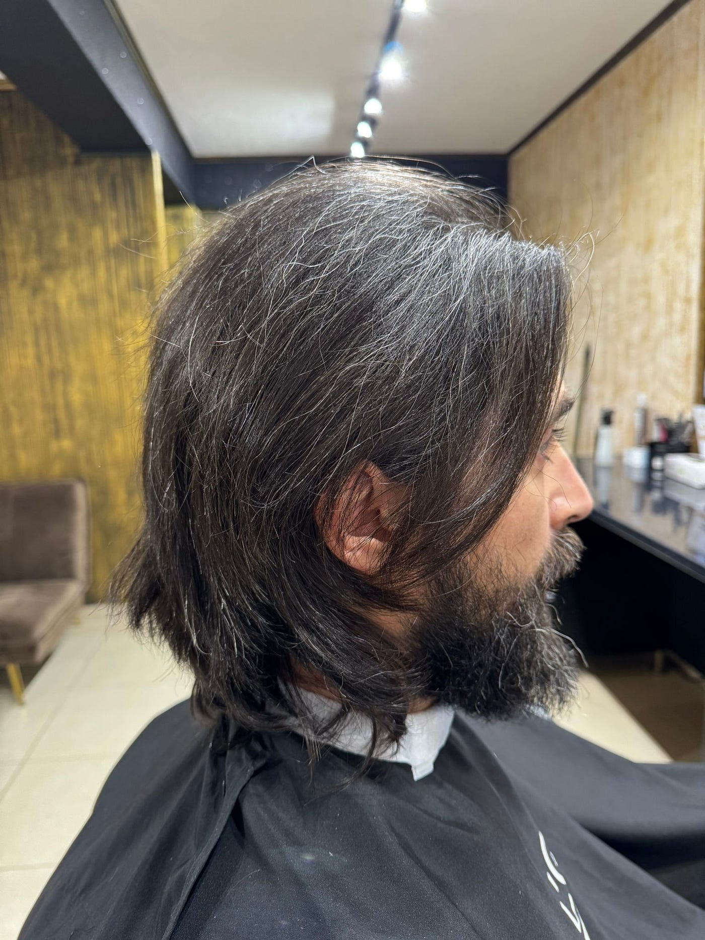 La barbershop Iasi, Sia’s Beauty SRL din Lunca Cetatuii, lucram cu orice tip si lungime de par — fiecare client pleaca cu o tunsoare potrivita pentru el.