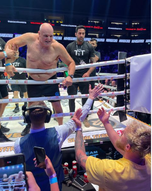 A Bizarre Night of Boxing in Dubai