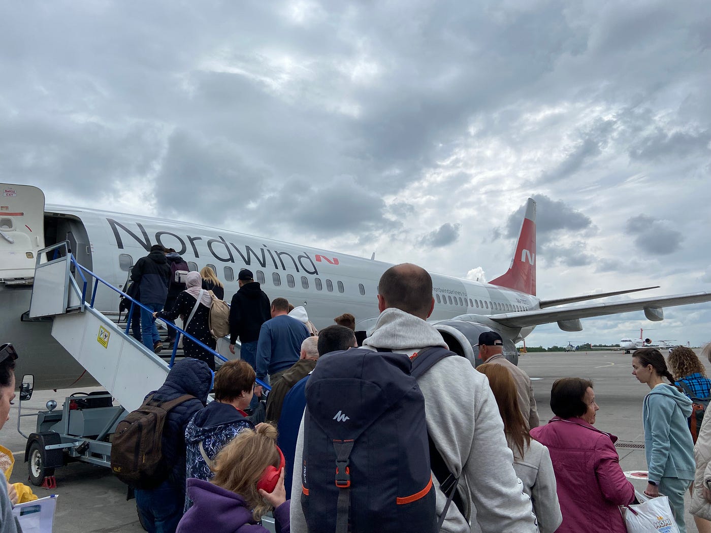 搭乘Nordwind Airlines 回彼得堡~
