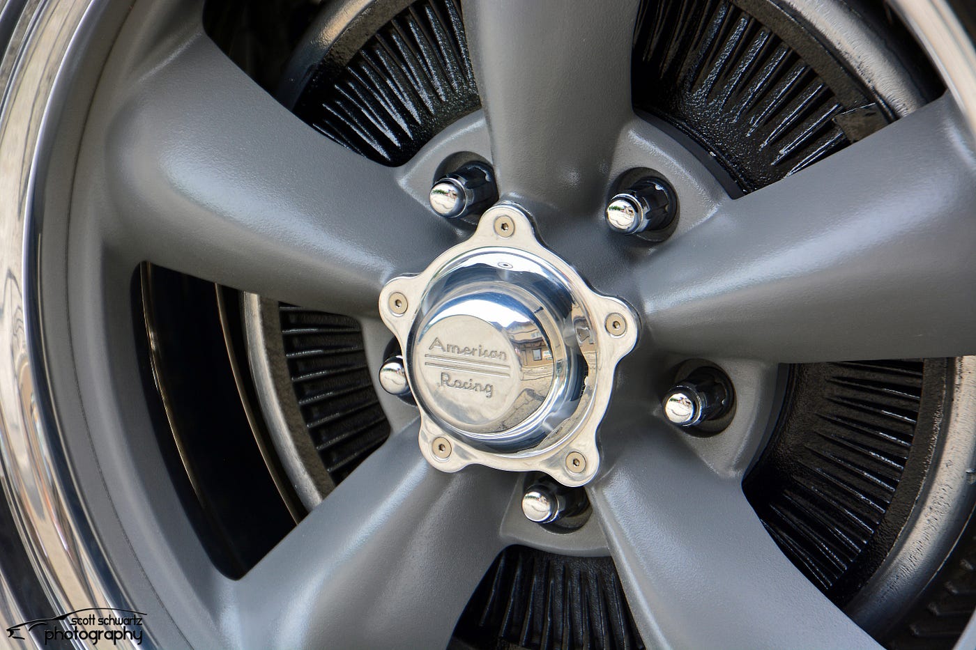 3 Benefits of Installing Custom Wheels and Rims on Your Car