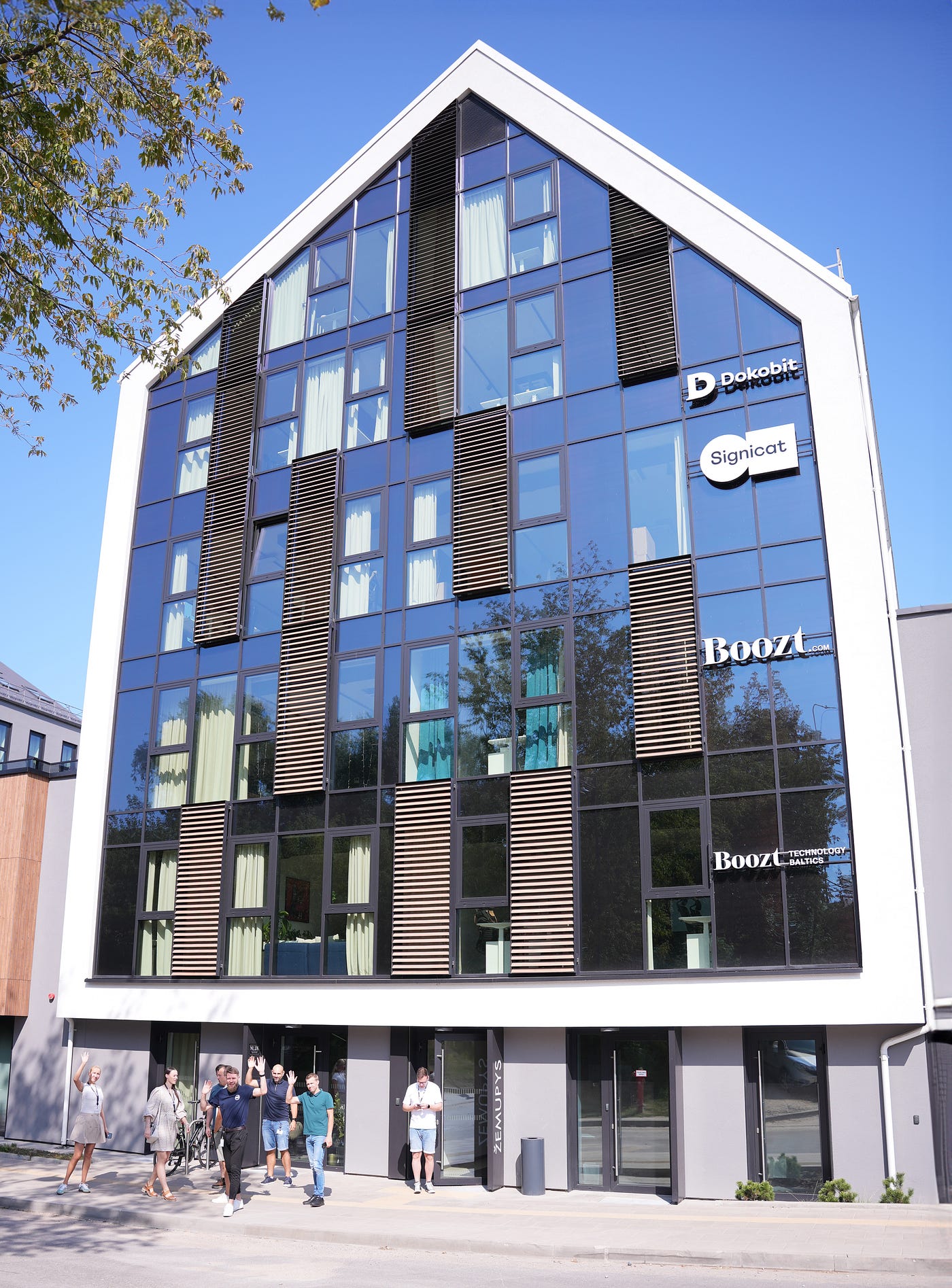 How Two University Students Built a 3D Warehouse Simulator and Won the Boozt Hackathon