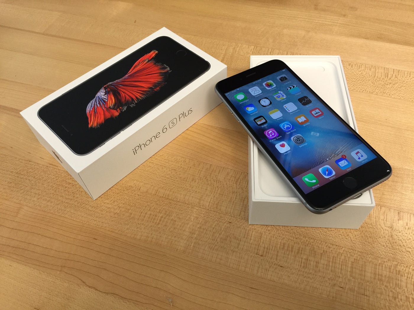 A Level Deeper. Thoughts on the iPhone 6s/6s Plus | by M.G. Siegler | 500ish