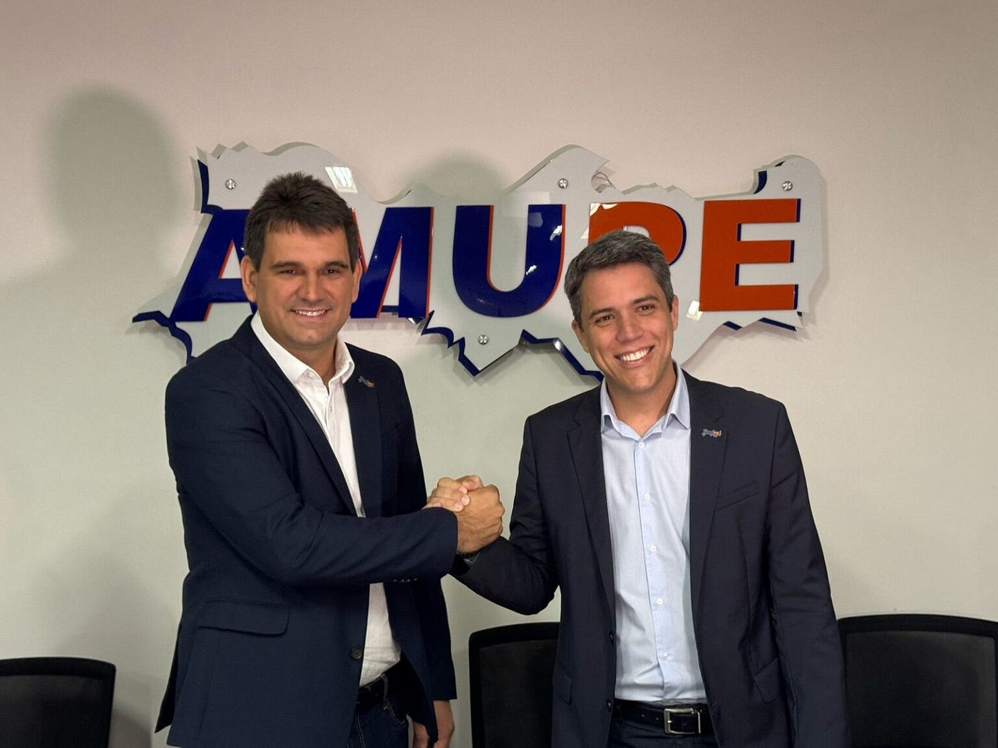 MARCELO GOUVEIA É RECONDUZIDO À PRESIDÊNCIA DA AMUPE.