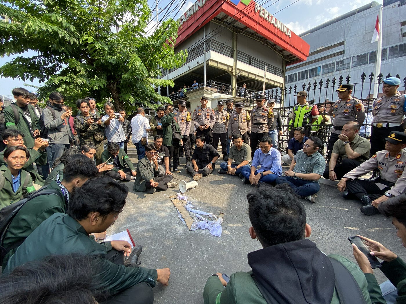 LIPUTAN SUPREMA | Mahasiswa UNISSULA Desak Pertamina Transparan soal Kenaikan BBM dan Pengawasan…