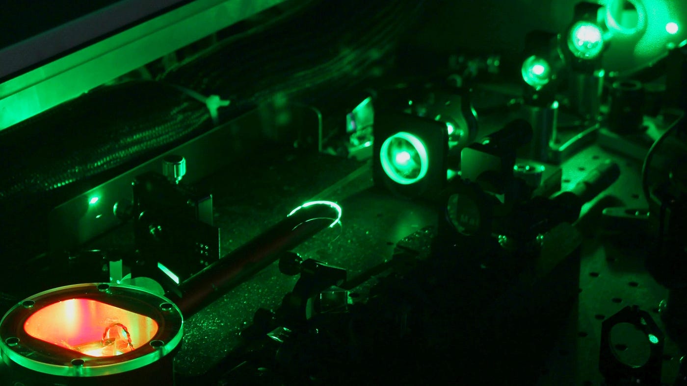 By starting with a femtosecond laser and compressing the pulses, and then passing those pulses through a noble gas, extreme ultraviolet (or XUV) pulses can be generated with attosecond-level speeds. This enables scientists to probe the behavior of individual electrons within atoms and molecules, using the technique of attosecond spectroscopy. The 2023 Nobel Prize in Physics was awarded for advances made in precisely this field. (Credit: Attosecond Research Center, Milan Polytechnic)