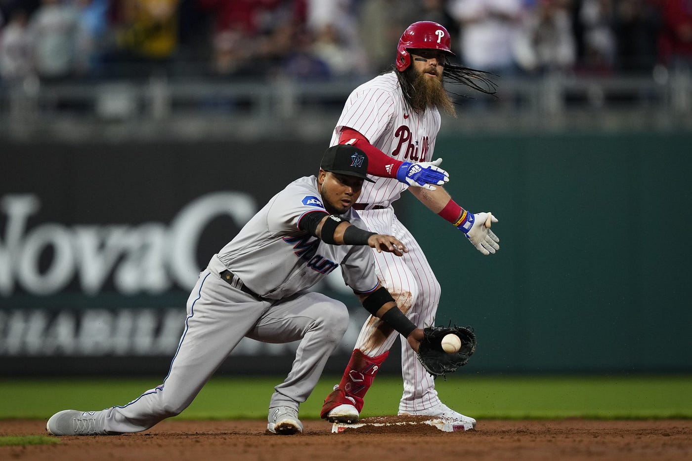 Braves overpower Phillies 11-4