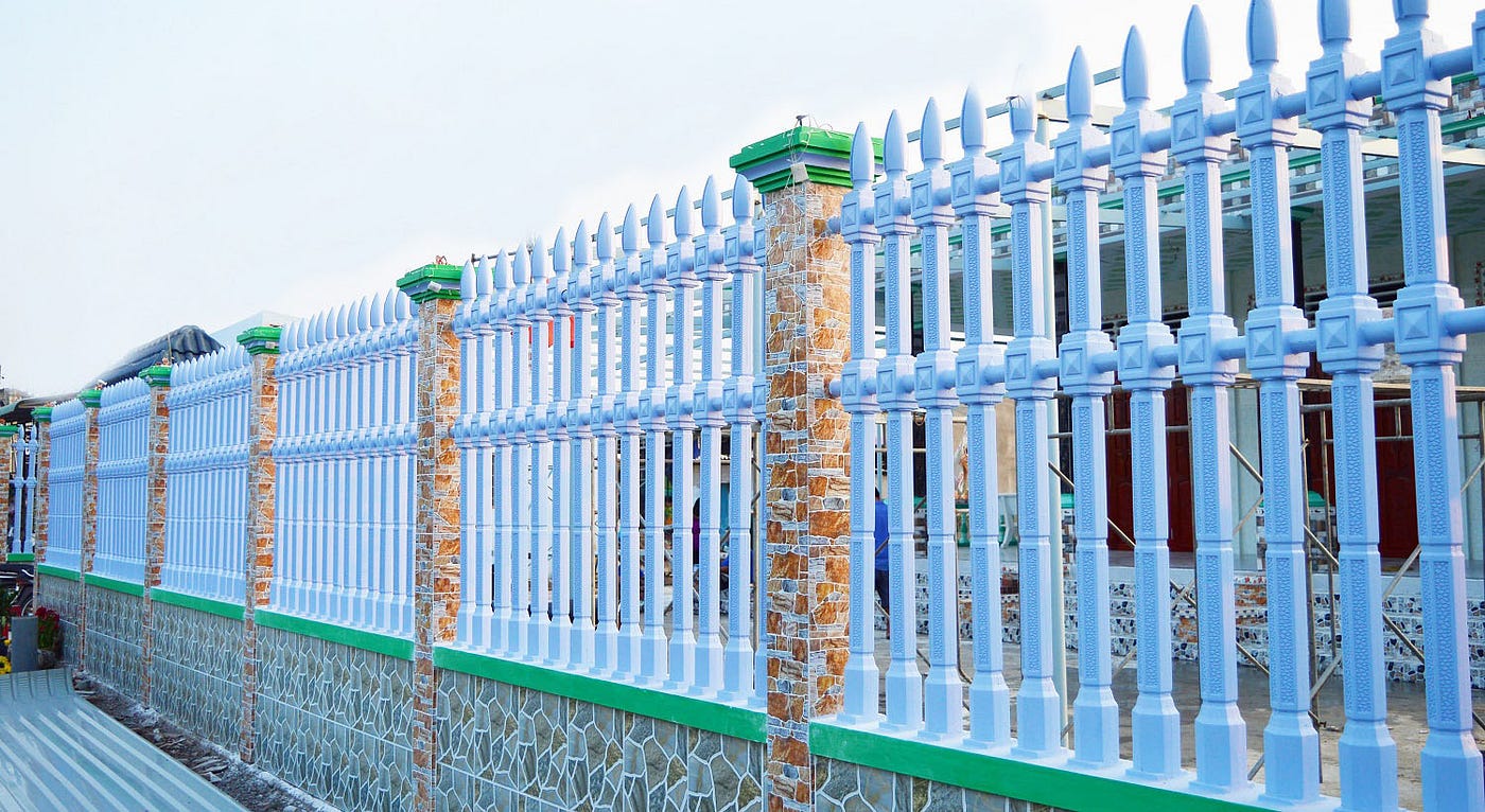 So sánh hàng rào bê tông ly tâm với hàng rào kim loại | by fence ...