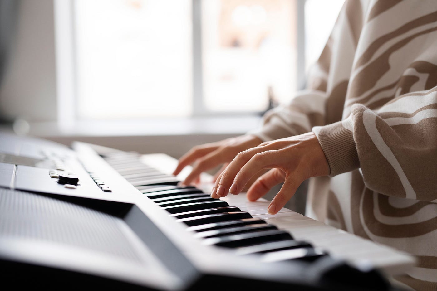 https://www.freepik.com/free-photo/close-up-hands-playing-piano_19333183.htm#fromView=search&page=1&position=11&uuid=e37b9d83-8c3f-4644-bec5-7705dcd62cb3&query=piano