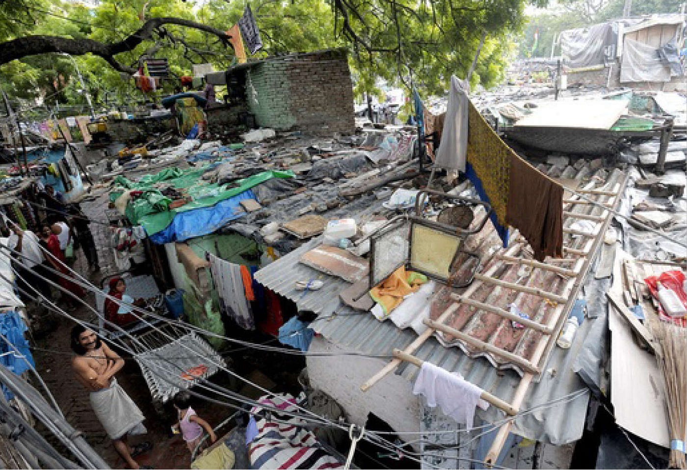 Sprawling slums and its inhabitants fulfill the city’s needs in terms of low cost labour, but the city fails to provide for them | Photograph by Creative Commons