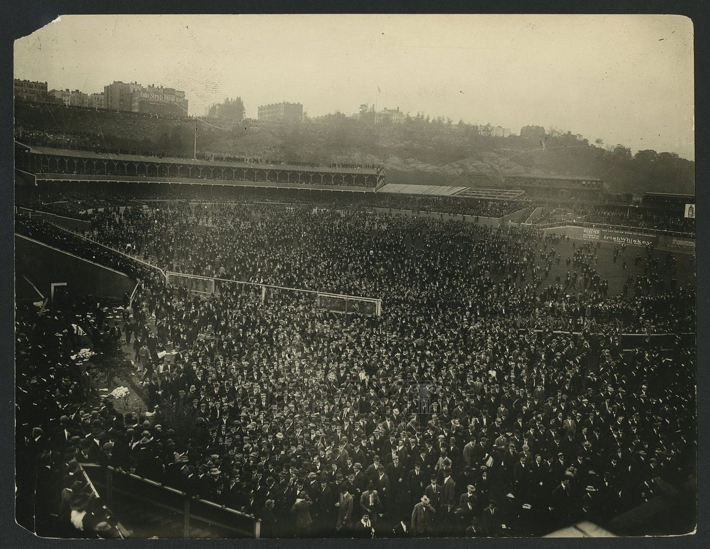 Some 40,000 fans attended the October 8 replay game; after the Giants’ loss, they depart