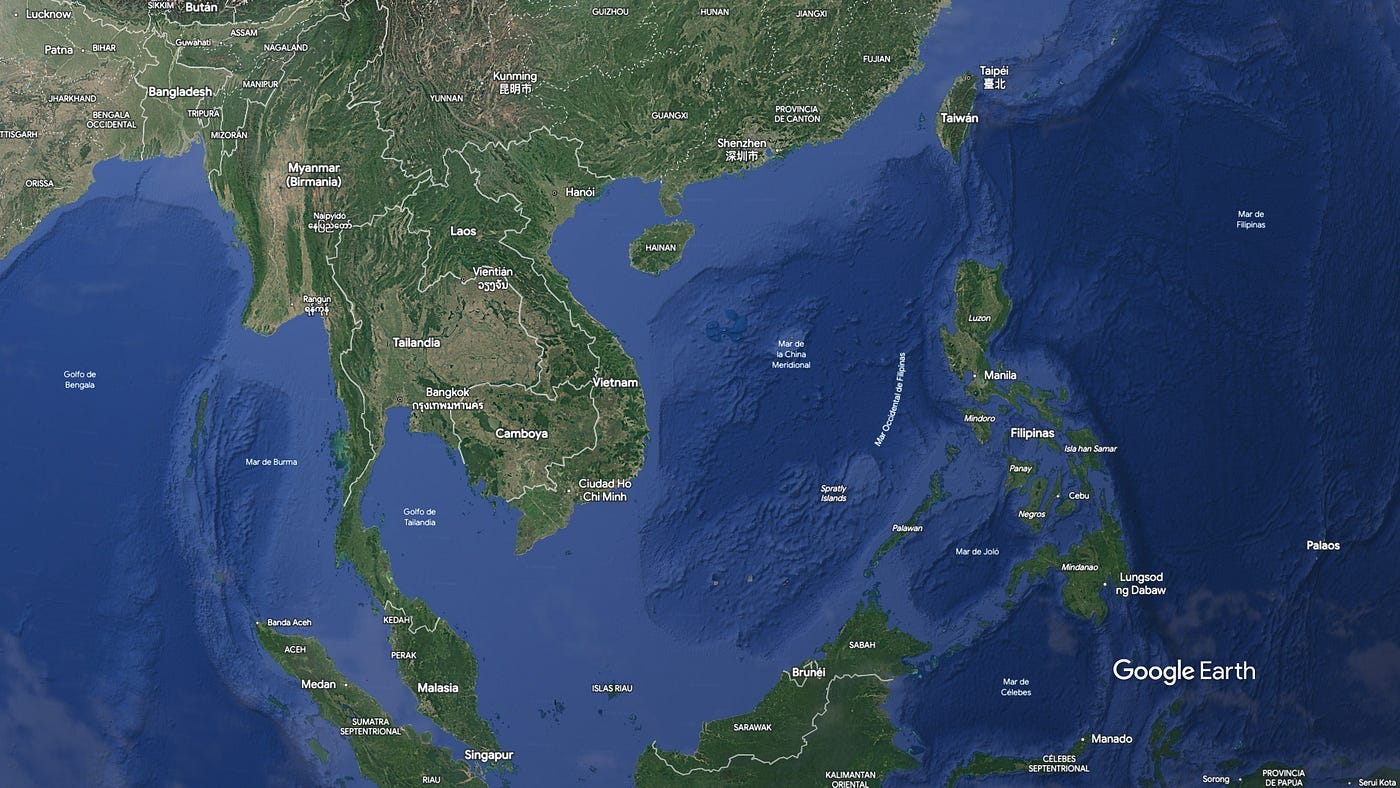 Satellite view of the South China Sea Strategic Node(SCSN). The image provides the spatial reference for the Region axis, illustrating the geographical configuration of the system and the interaction among the principal maritime actors of the Indo-Pacific. Source: Google Earth