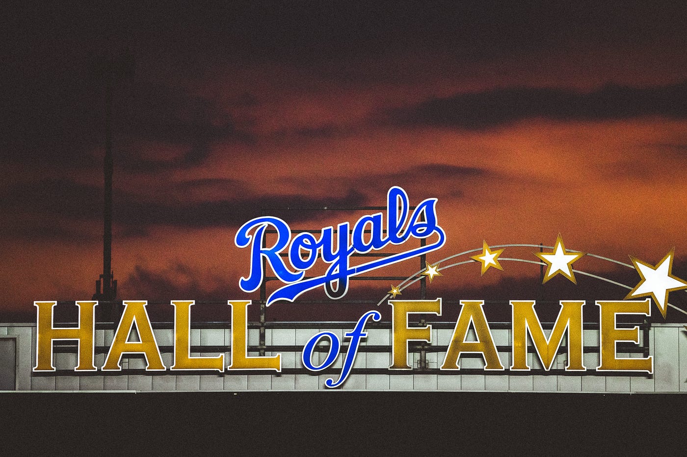 Ex-first baseman Sweeney inducted into Royals Hall of Fame