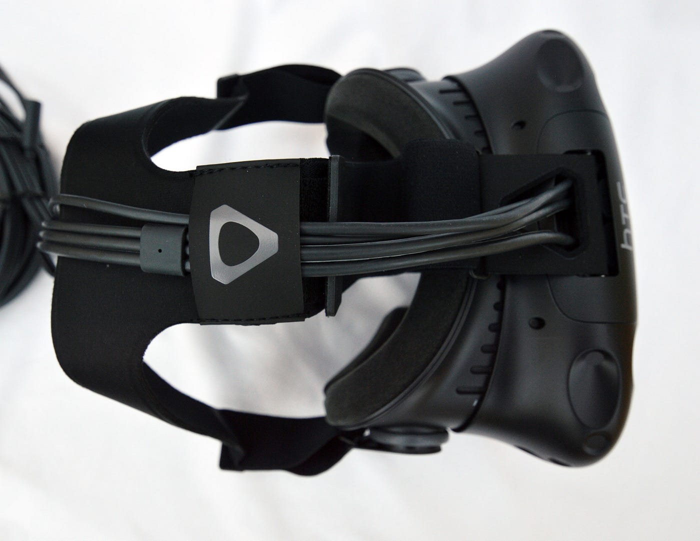 HTC VIVE 動作品 速報】HTC、VRヘッドセット「Vive」を国内正式発表。価格は