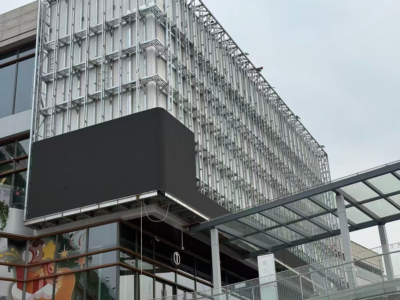 Safety regulations for outdoor installation of LED billboards