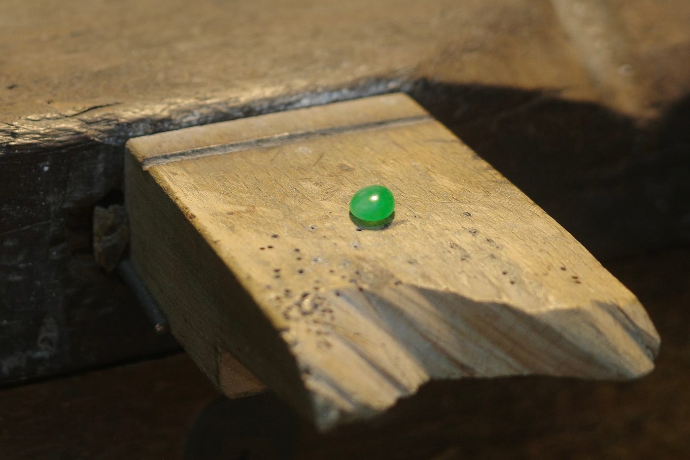 natural loose green jade on jewelry workshop table
