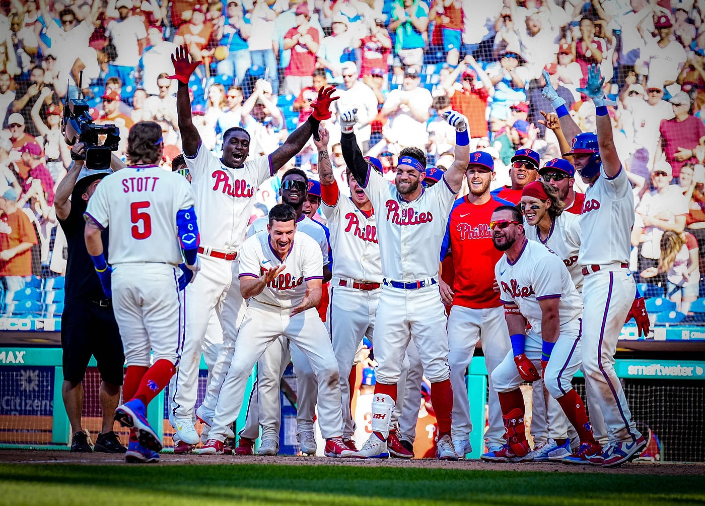 Bryson Stott walks it off for the Phils!