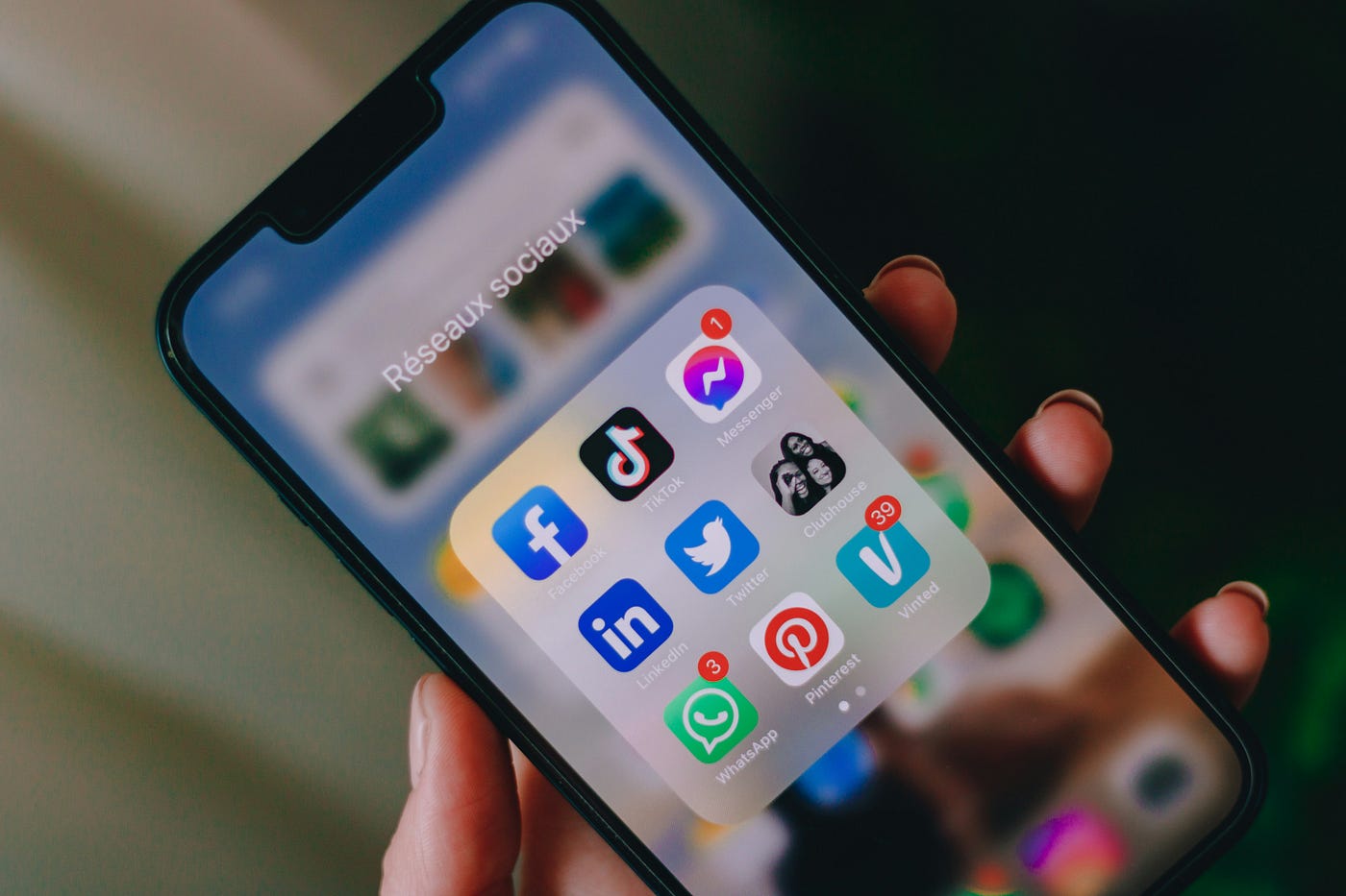 Gambar oleh Swello dari Unsplash