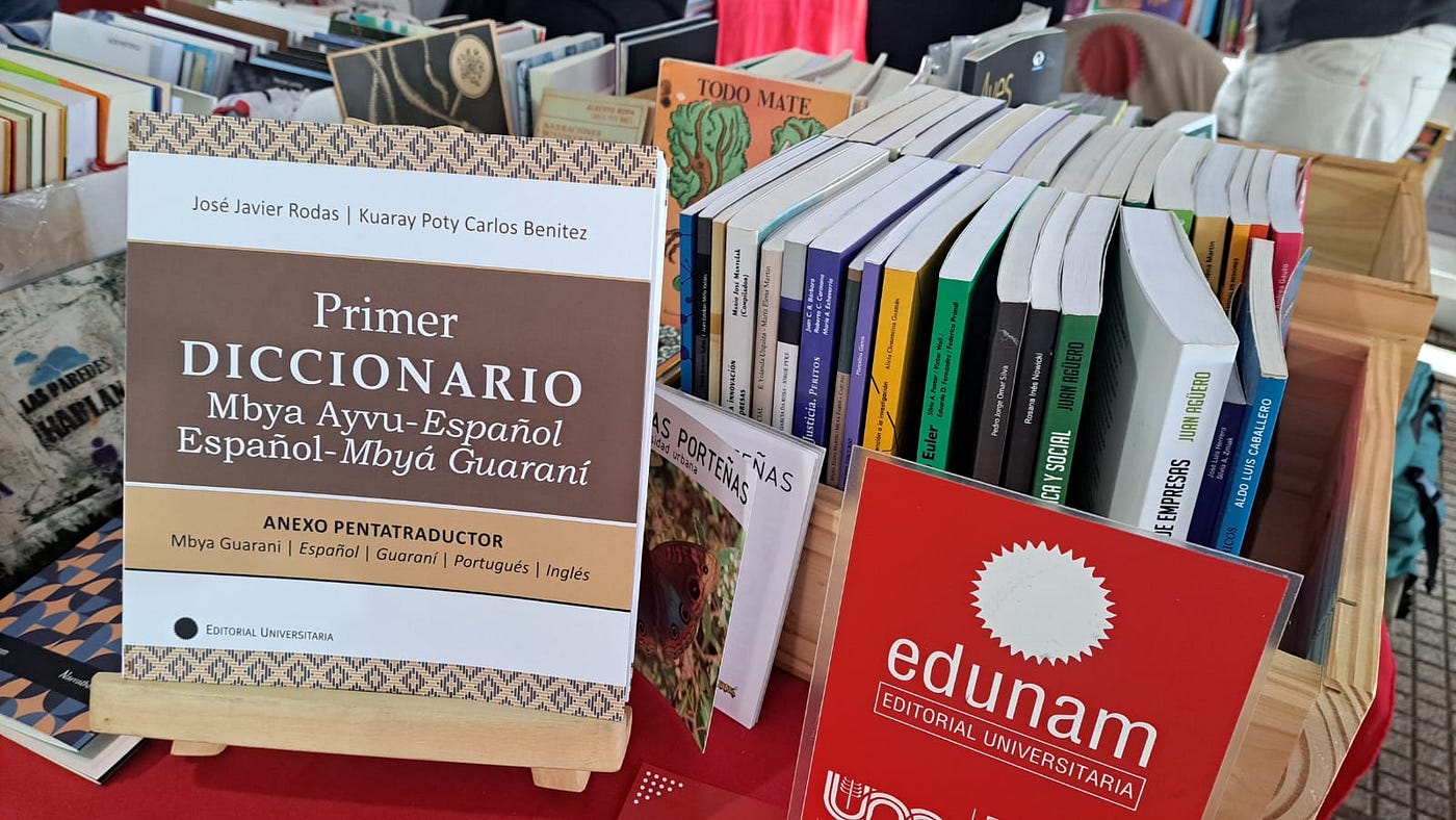 Libros de diferentes autores, propuestas que estuvieron disponibles desde las diversas editoriales.