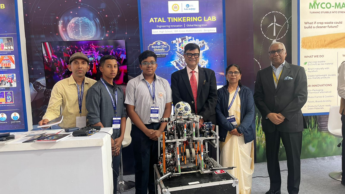 L to R: Saieesh Gandhi, (Mentor), Chandan, Sai Pranav Gandhi, Sanjay Kumar, IAS, (Secretary Education, GOI), Smt Mythra, (Incharge ATL, Malleshwaram), Dr Deepak Bagla, (Mission Director AIM)