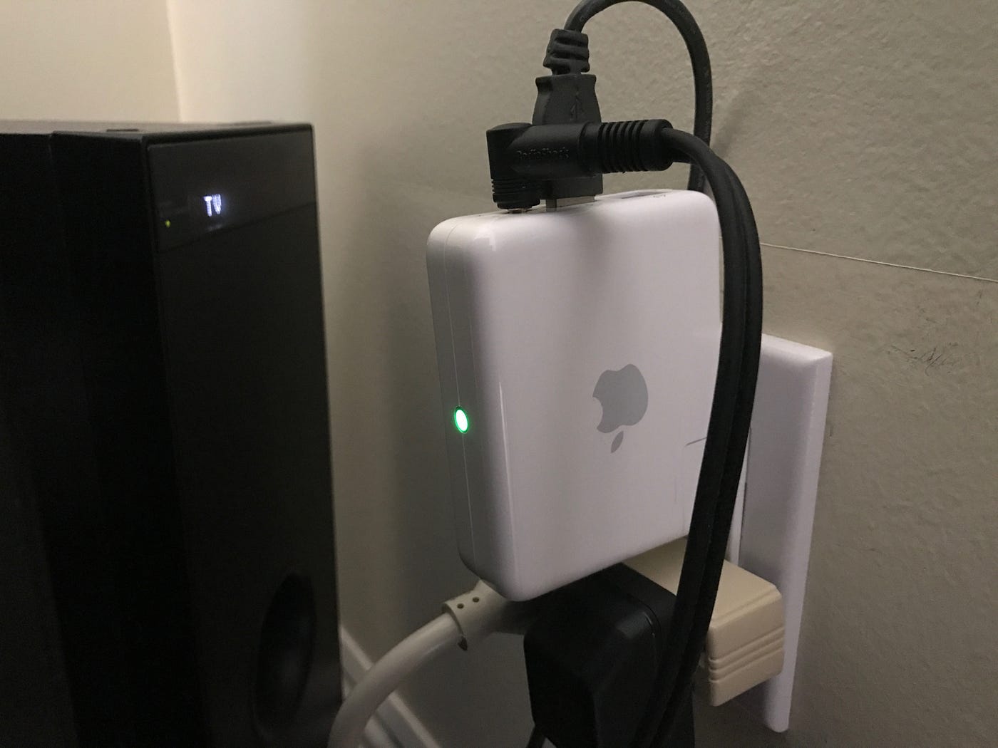 Kurv desillusion hybrid Cheap wireless speakers: How to configure an original AirPort Express  (A1084) on macOS 10.15 Catalina (and older) | by John Ganotis | Medium