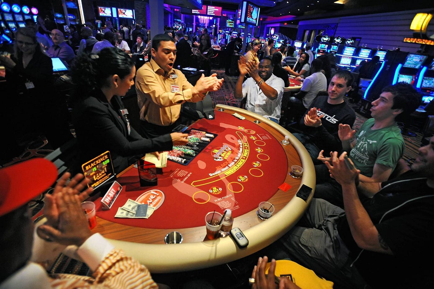 If casinos have only a 2% edge in Blackjack, why do they win far -  niedzwiedziaresidence.pl