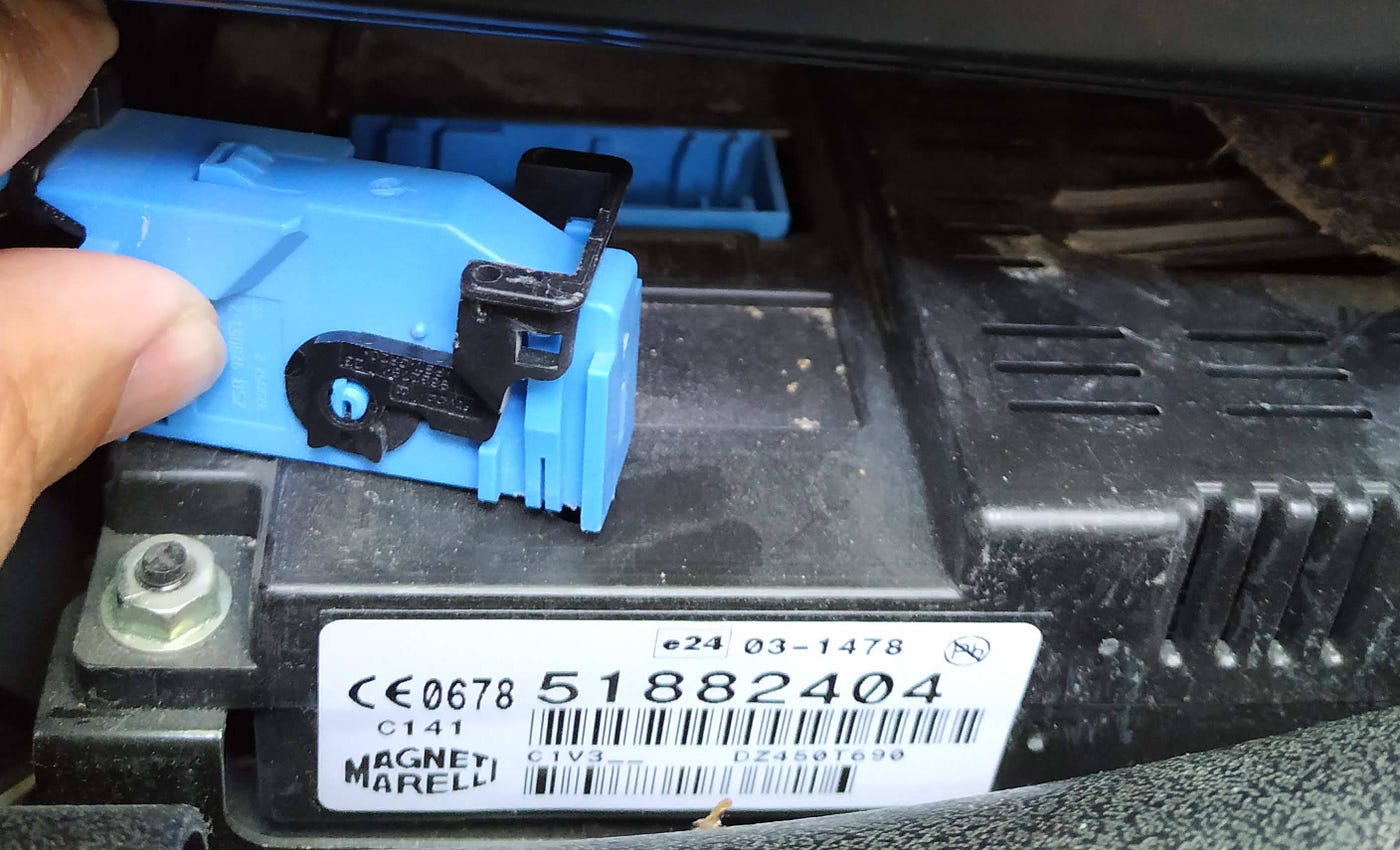 Hacking Fiat Blue&Me infotainment system