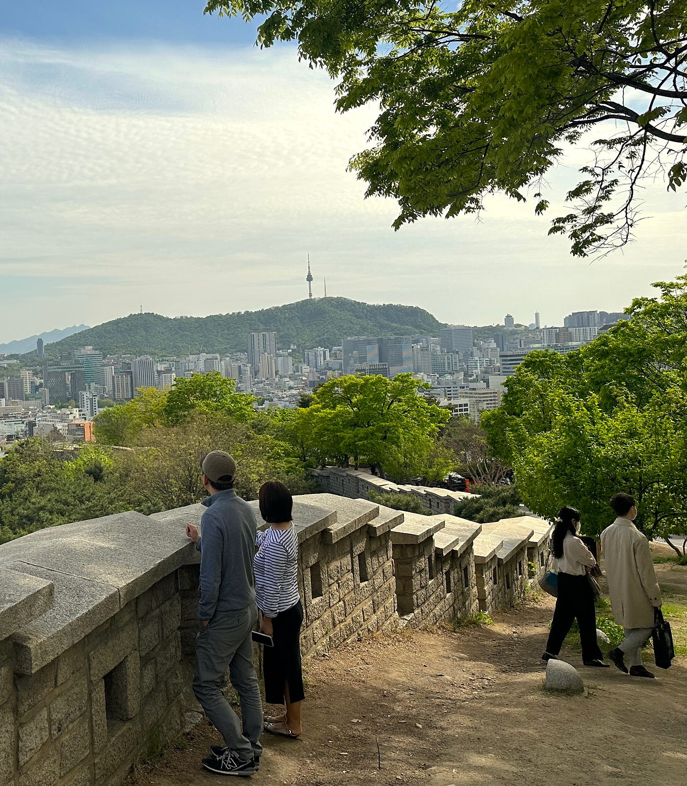 A Seoulful Love Affair: The impact of social environments on individual self-perception